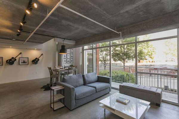 Luxe + Modern Johnny Cash Inspired Executive Condo Nashville Exteriér fotografie